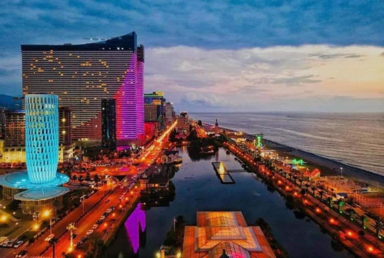 Black Sea Aparthotel Orbi City Batoemi Buitenkant foto